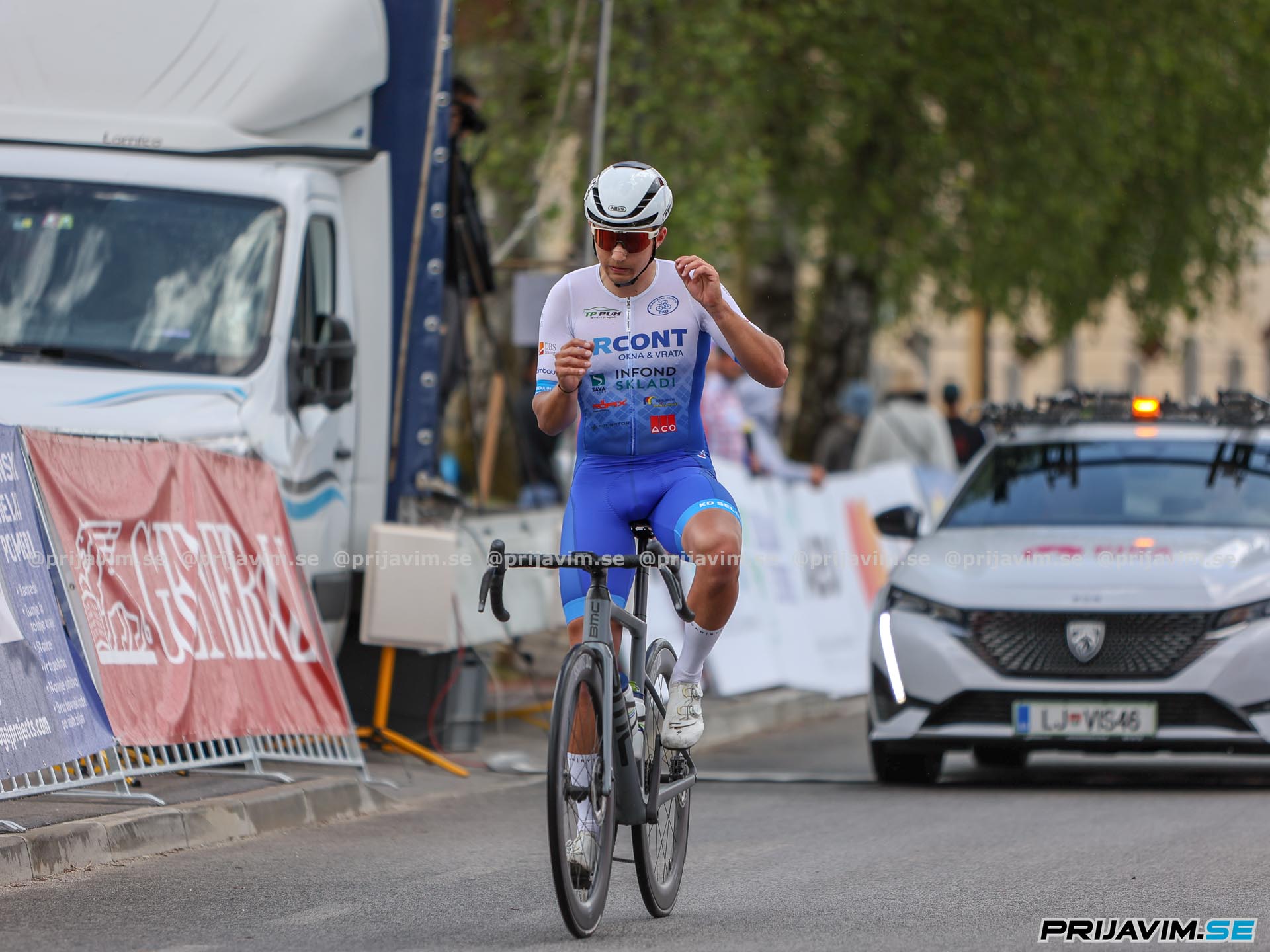 Uspešna predstava KD Arcont Selce tudi v Komendi!